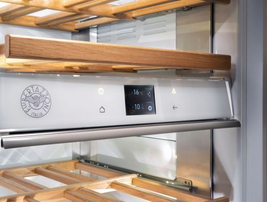 Iluminação LED interna da adega Bertazzoni