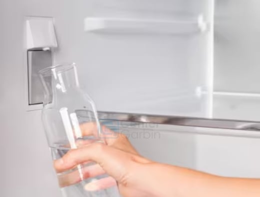Dispenser interno de água do refrigerador Bertazzoni