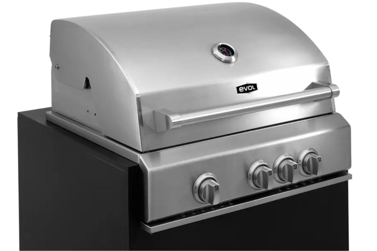 Churrasqueira Evol Verona Built-In instalada em área gourmet