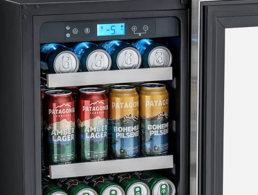 Prateleiras regul&aacute;veis da cervejeira Tecno Professional